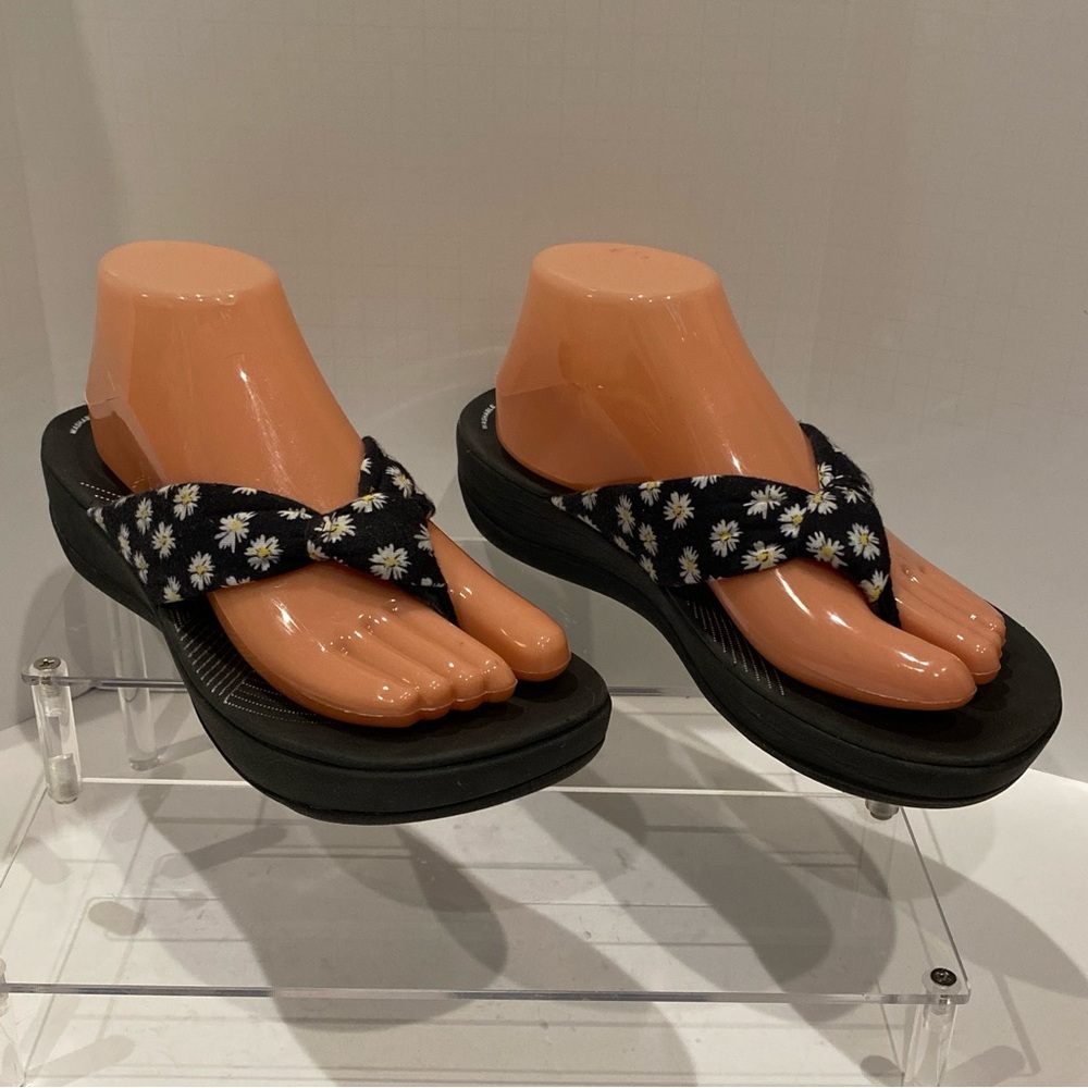 Clarks Cloudsteppers Arla Glison Cushionsoft Flip… - image 1